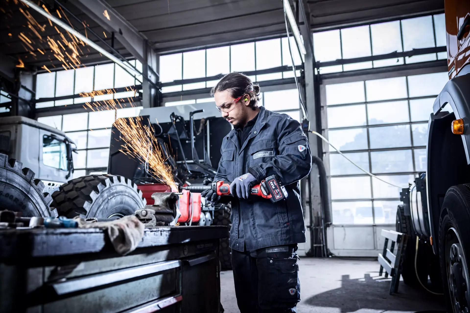 FLEX - Brushless, cordless straight sander with variable high speed range - DGE 25 18.0-EC C (2)